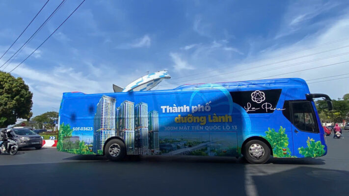 Chiến dịch roadshow ngoài trời với xe quảng cáo di chuyển liên tục, tăng độ phủ thương hiệu trên đường phố