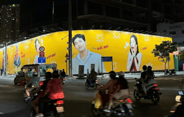 hàng rào quảng cáo khổ lớn