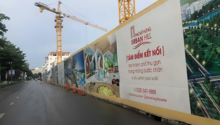 Một mẫu hàng rào quảng cáo thực tế